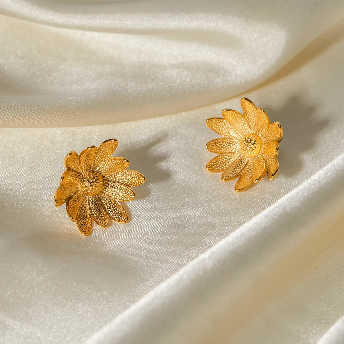 Metal Textured Stylish Unique Small Daisy Flower Design Earrings Stainless Steel 18k Gold Plated Women Holiday Jewelry