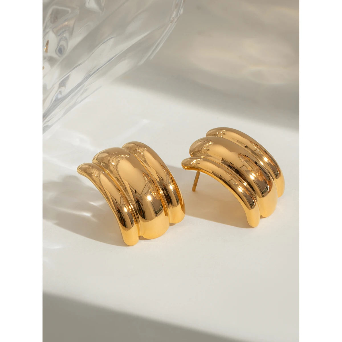 Rustfrit stål Metalvævet Moderigtigt Simpelt blankt konkave og konvekse øreringe 18K guldbelagte daglige charmesmykker til kvinder