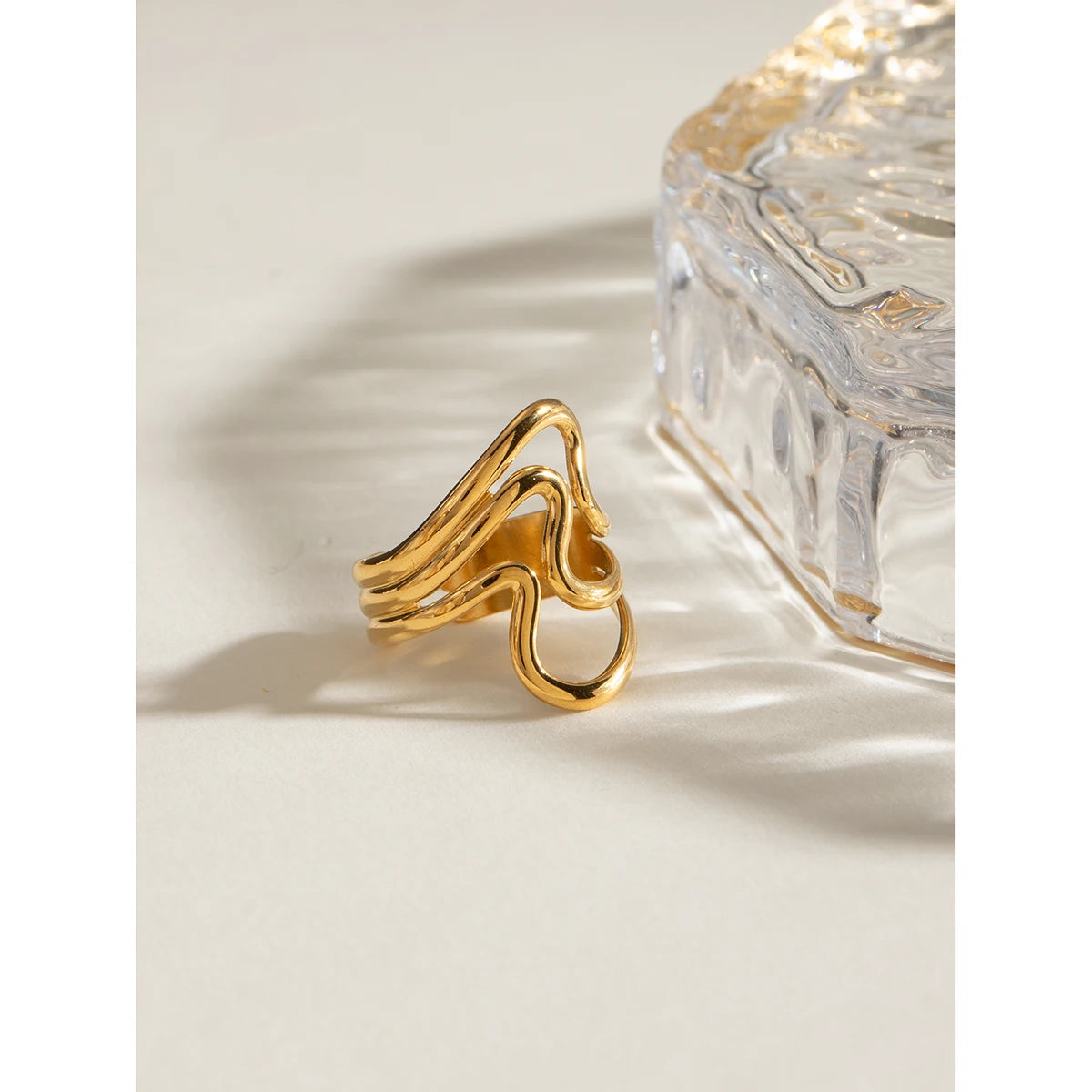 18K PVD-beschichteter Vintage-Mode Minimalistischer Wellenförmiger Unregelmäßiger Offener Ring aus Edelstahl für Frauen Allergieprävention Stilvoller Schmuck