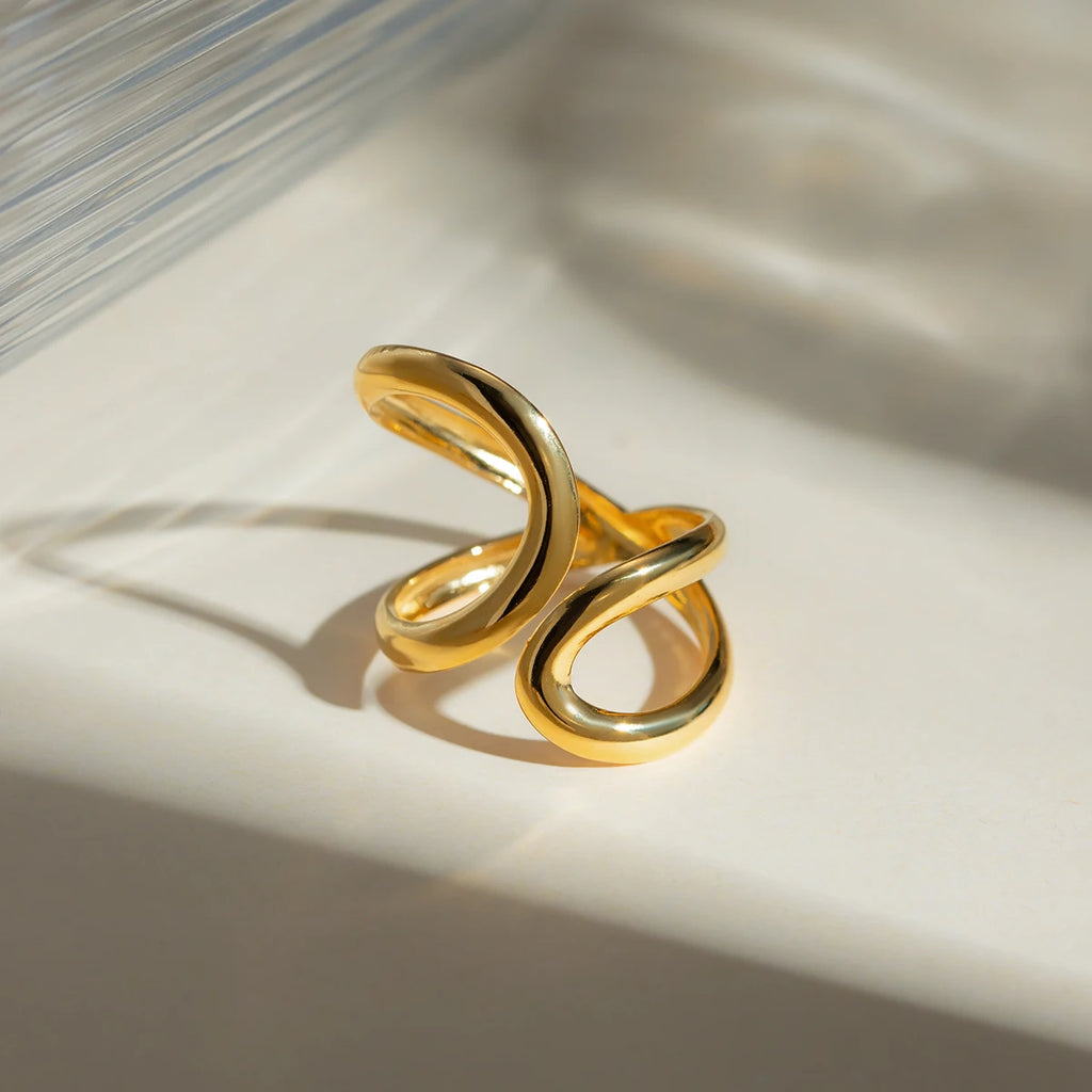 Edelstahl Anti-Allergie Wellenförmiger Unregelmäßiger Geometrie Hohlöffnung Ring Stilvoll PVD 18k Beschichtet Frei Temperament Schmuck Damen