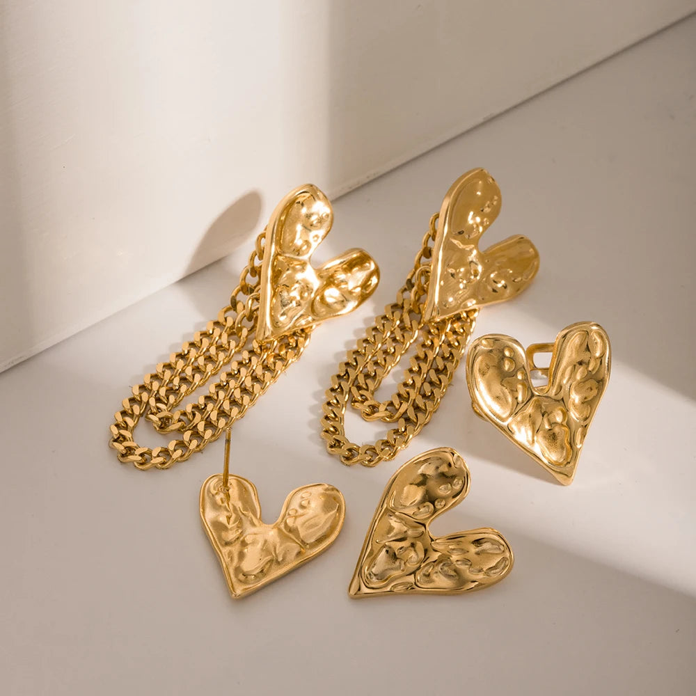 Edelstahl wasserdichter Hammerkorn-Herzring / Quasten-Stecker-Serie Charm Goldfarbe 18K PVD-beschichteter Statement-Schmuck