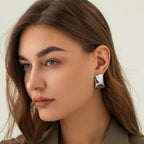 گوشواره زنانه ضد حساسیت با روکش طلای 18 عیار، استیل ضد زنگ مقاوم در برابر تغییر رنگ، آینه‌ای، مربعی شکل و ضخیم با میخ‌های برجسته