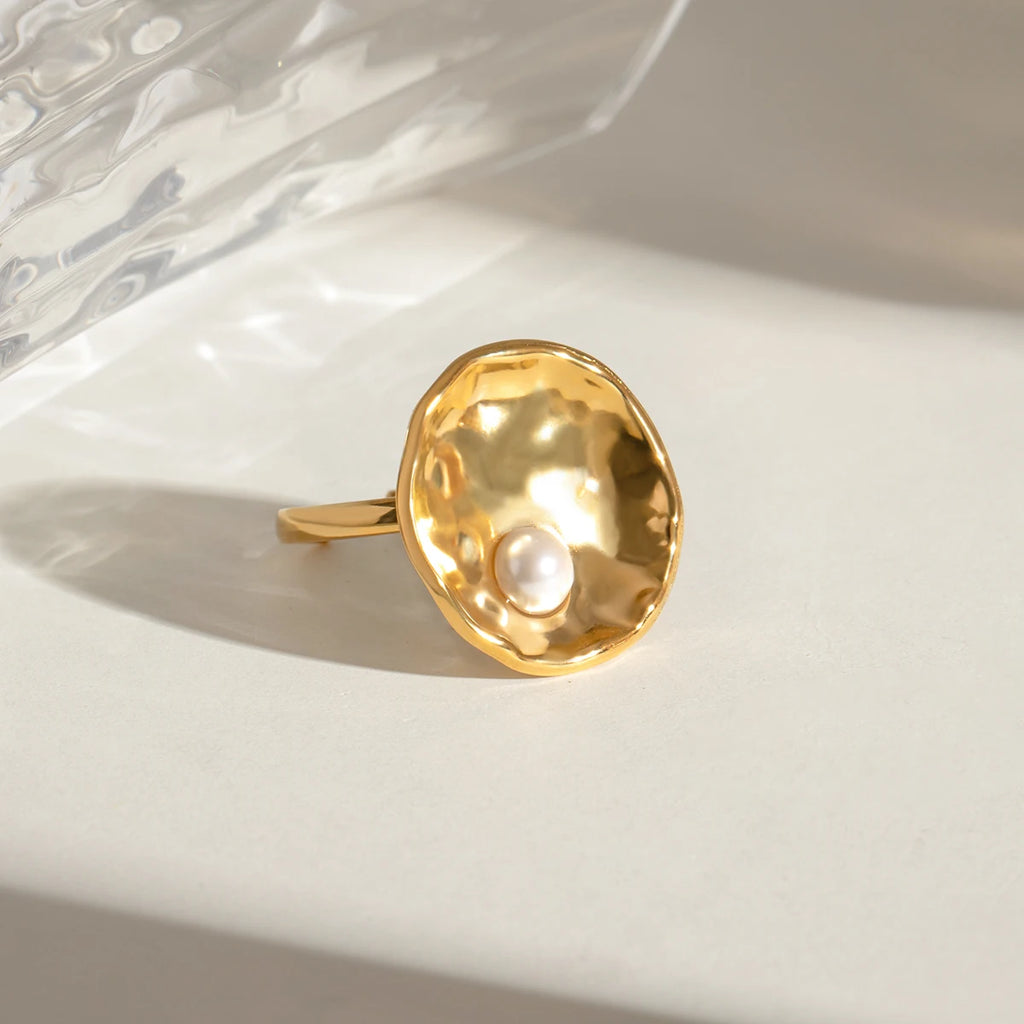 Minimalistischer 18K PVD-beschichteter Edelstahl runder Hammerkorn konkaver offener Ring leichter gemütlicher Damenschmuck mit Charme und Statement