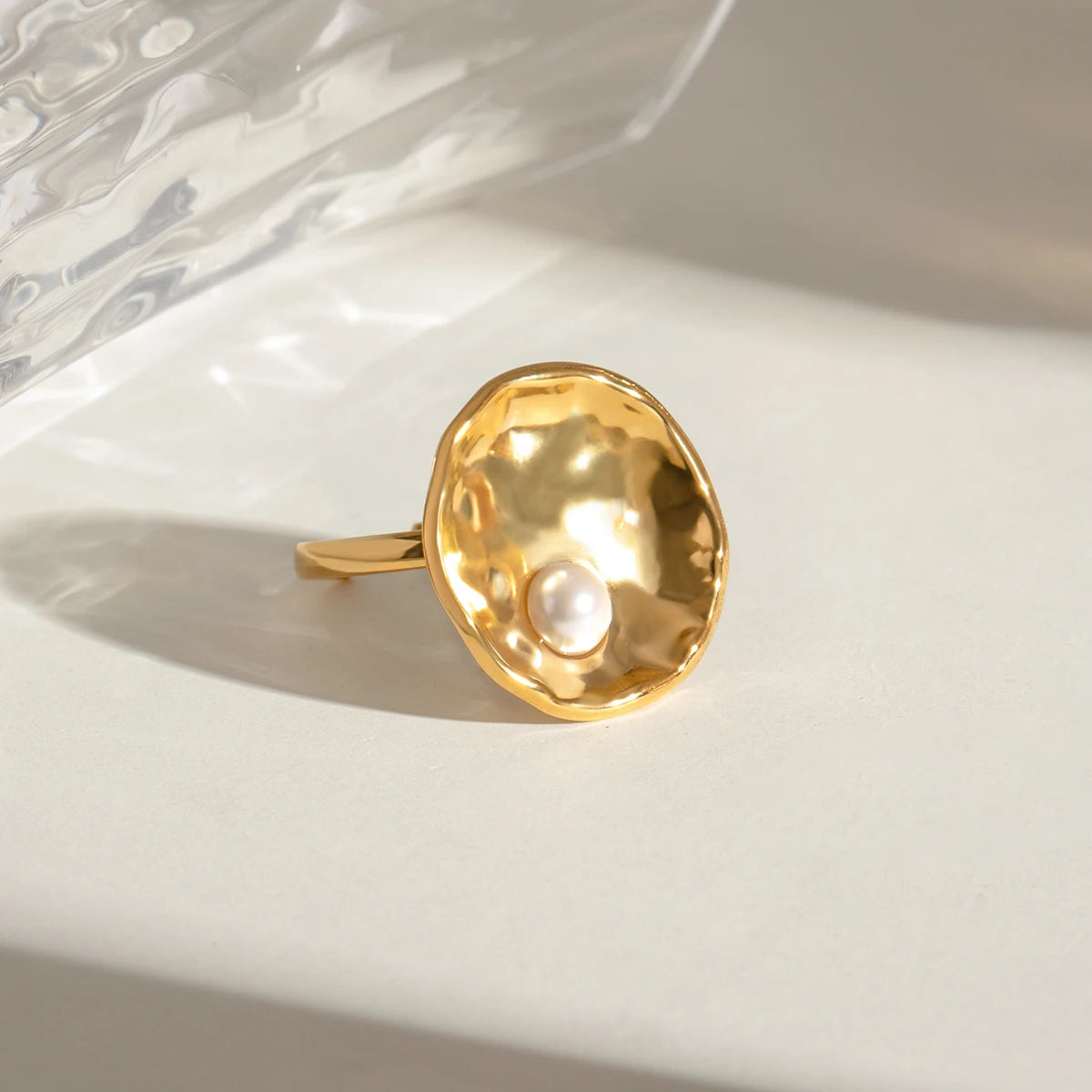 Minimalistischer 18K PVD-beschichteter Edelstahl runder Hammerkorn konkaver offener Ring leichter gemütlicher Damenschmuck mit Charme und Statement