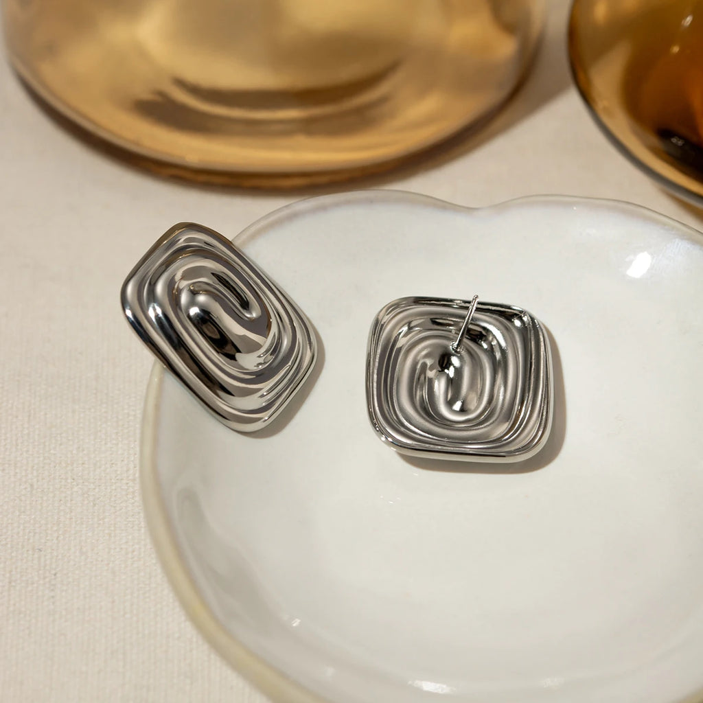 Minimalistische 18K Edelstahl geometrische Metall rostfreie quadratische Conch-Spiralform Ohrringe kostenloser Temperament-Charme Schmuck