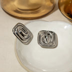 Minimalistische 18K Edelstahl geometrische Metall rostfreie quadratische Conch-Spiralform Ohrringe kostenloser Temperament-Charme Schmuck