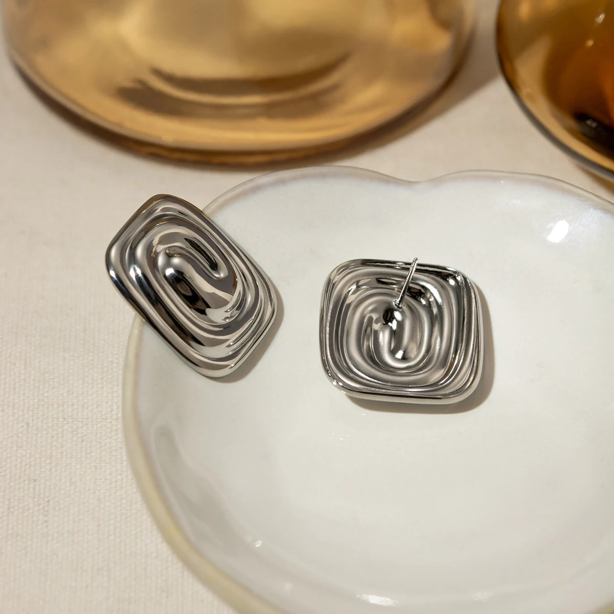 Minimalistische 18K Edelstahl geometrische Metall rostfreie quadratische Conch-Spiralform Ohrringe kostenloser Temperament-Charme Schmuck