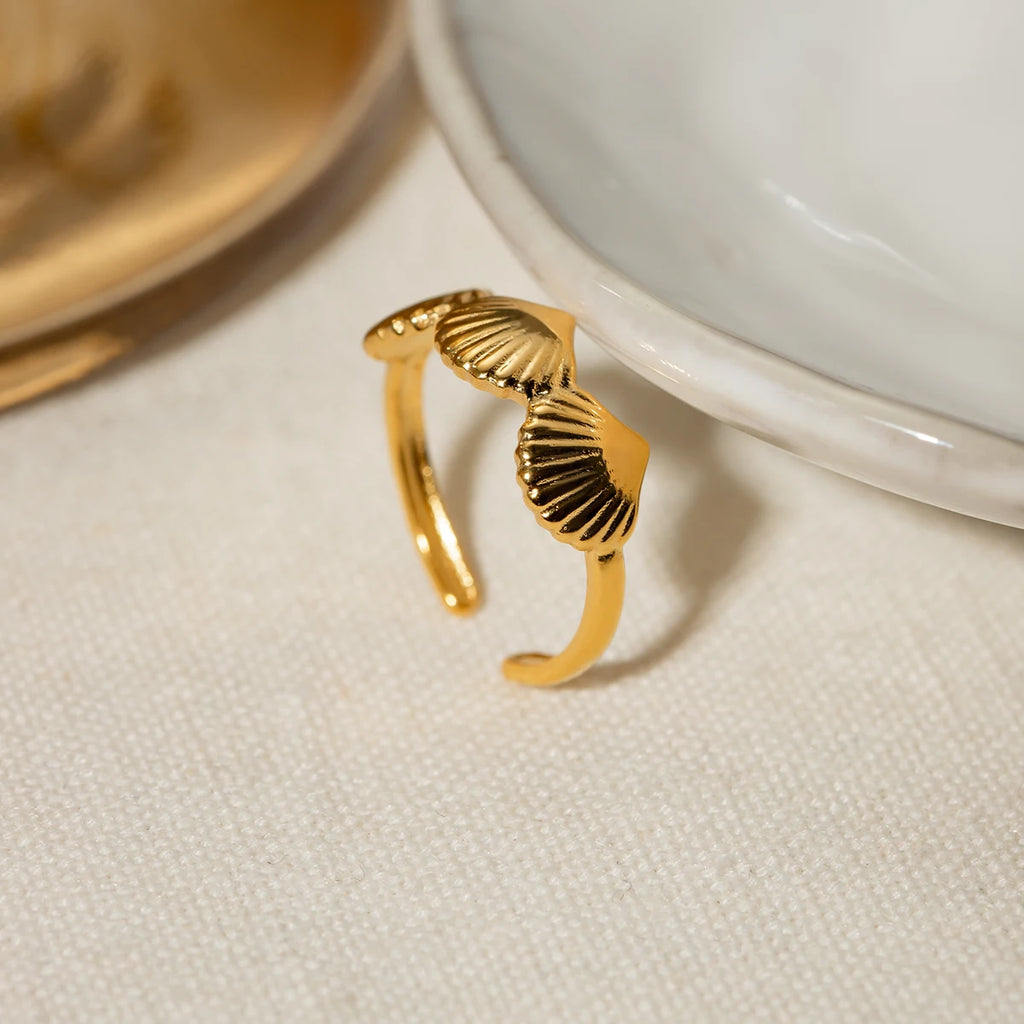 2024 Delicate Stainless Steel 18k Gold Stainless Steel Shell Shaped Opening Ring Gold Color Texture Trend Jewelry for Women