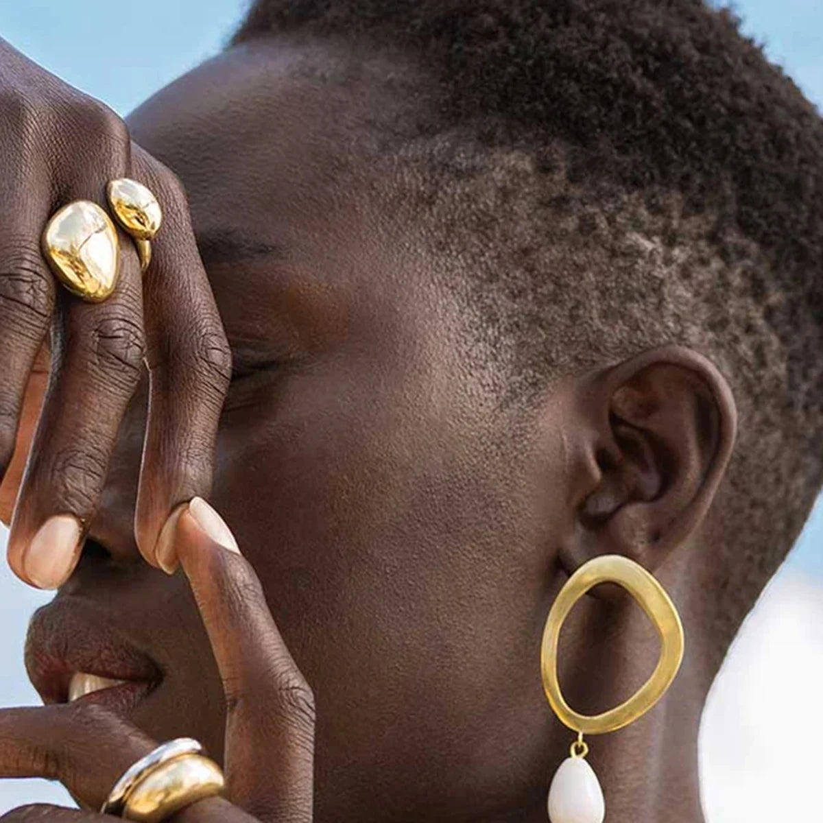 18K forgyldt rustfrit stål Rund Trekant Asymmetrisk Åben Ring Metal Tekstur Vandtæt Kvinder Charmerende Smykker Gala Gave