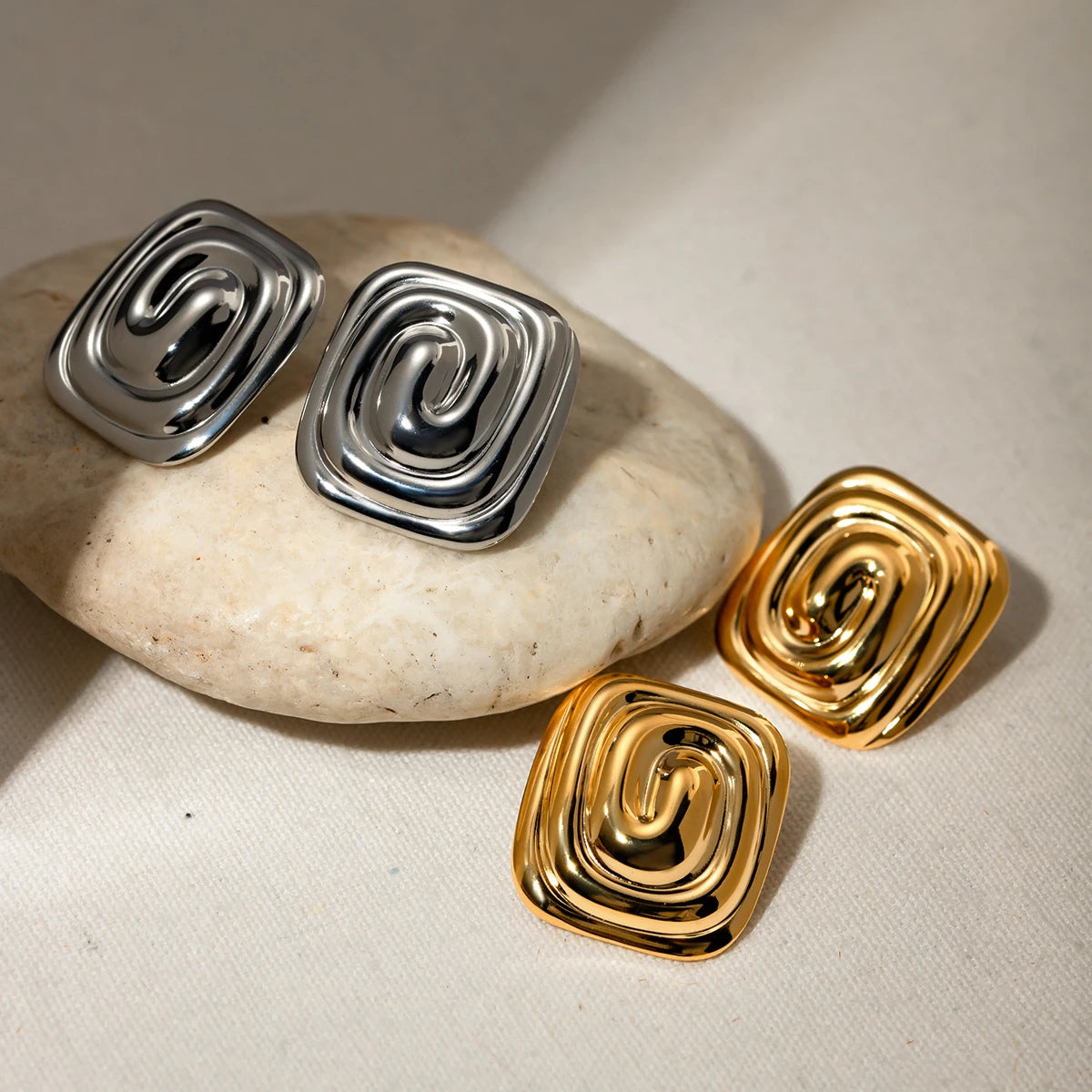 Minimalistische 18K Edelstahl geometrische Metall rostfreie quadratische Conch-Spiralform Ohrringe kostenloser Temperament-Charme Schmuck
