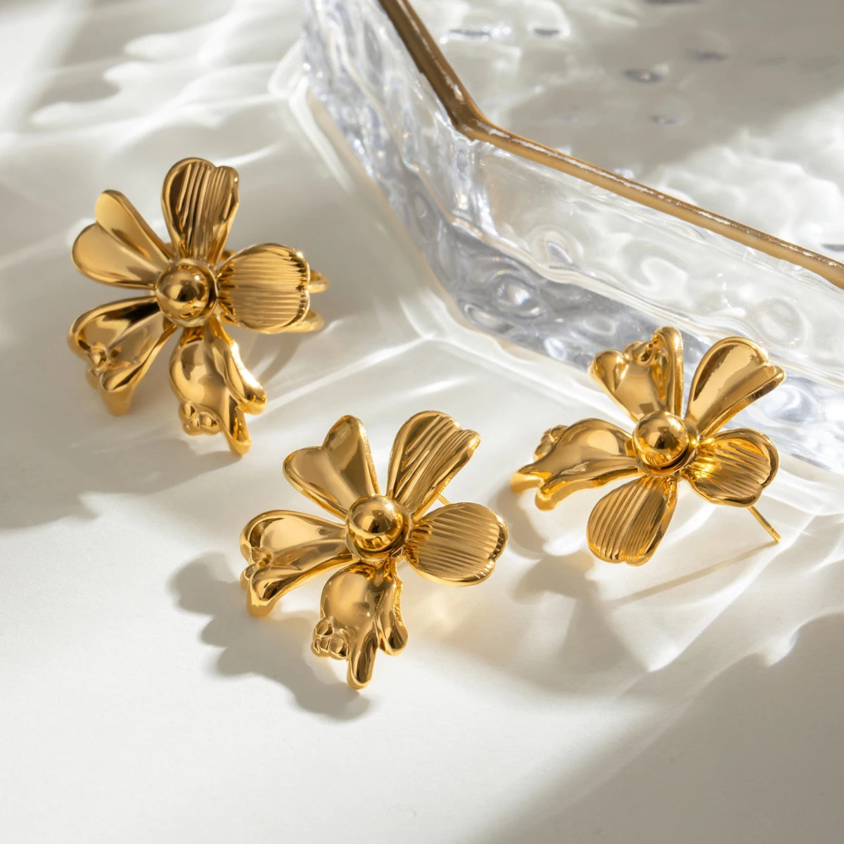 18K Gold Plated Stainless Steel Ribbed Flower Opening Ring Earrings Women Charms Metal Texture Waterproof Jewelry Gala Gift