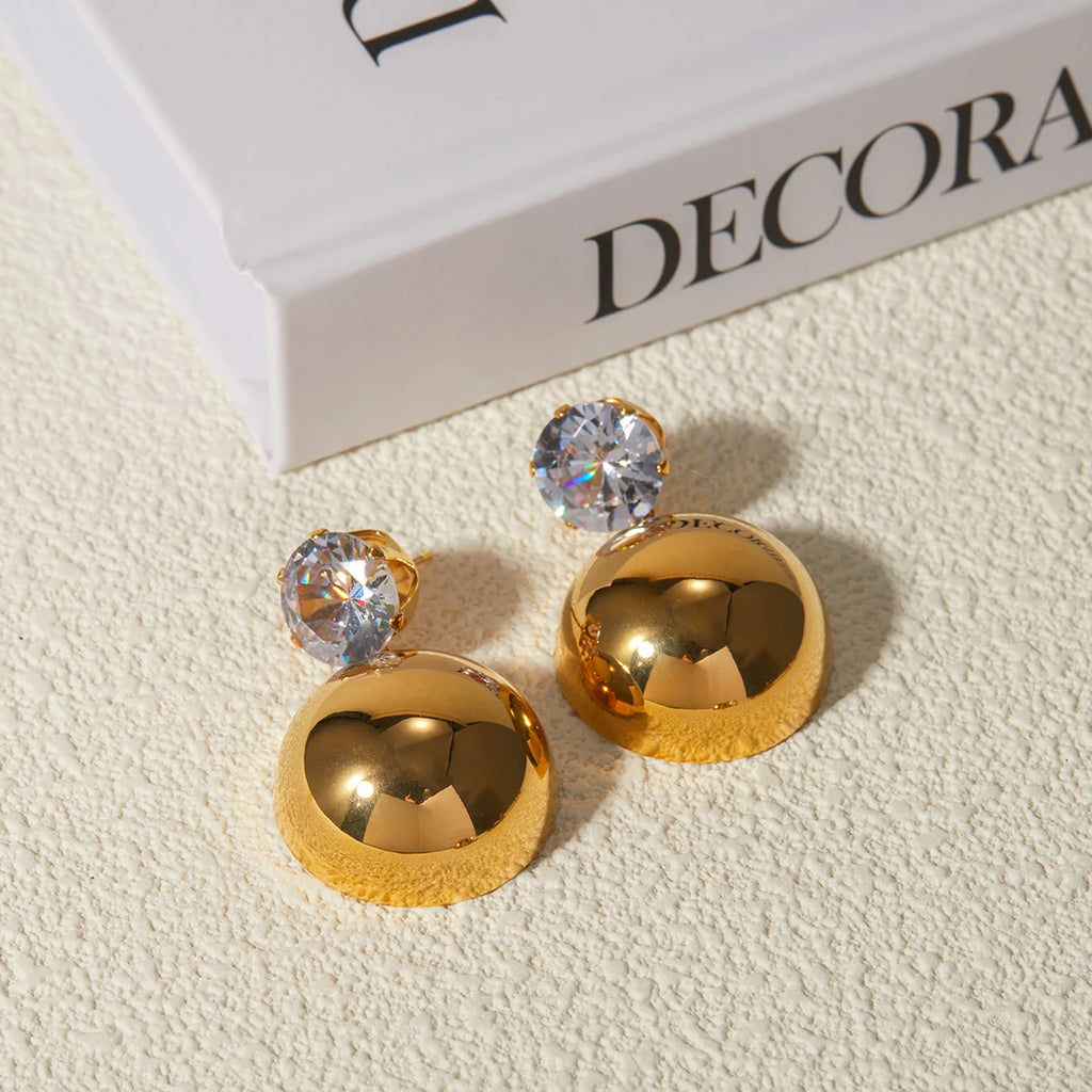 Exquisitos pendientes de moda de alta calidad de acero inoxidable con gota hemisférica de circonia cúbica, chapados en PVD 18K, joyería de moda y regalo.