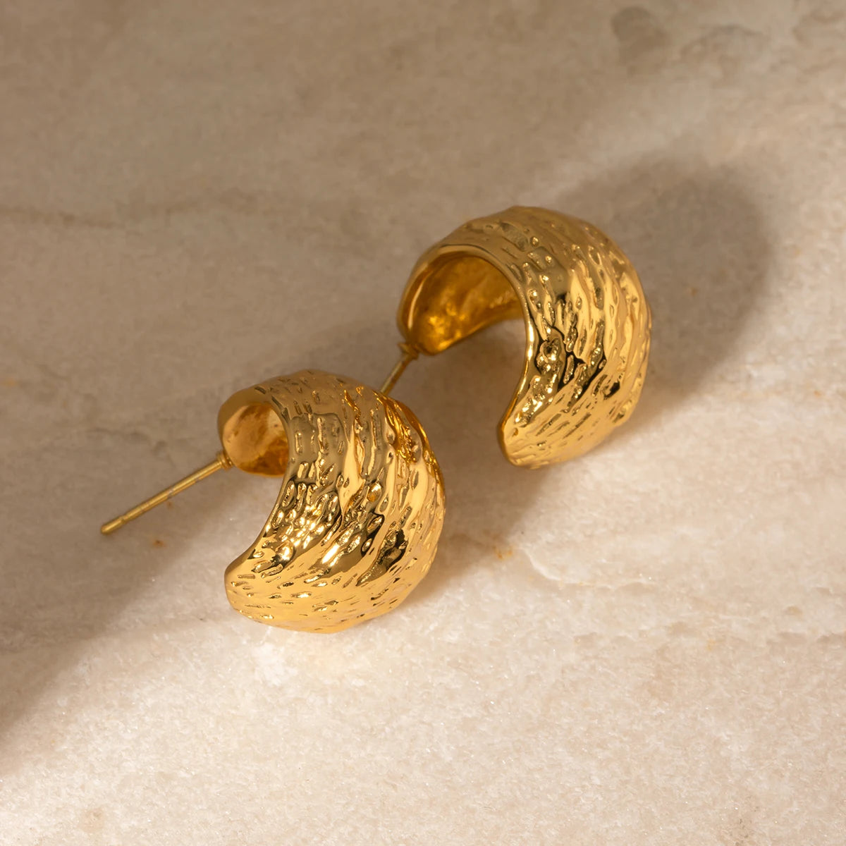 18 karat forgyldt rustfrit stål minimalistisk buttet følelse af tekstur C-formede øreringe forhindrer allergi Trendy charmsmykker