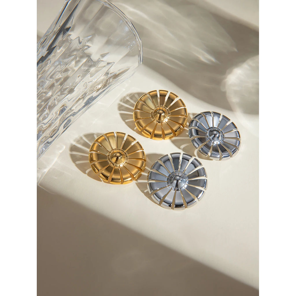 18k Gold Plated Stainless Steel Delicate  Small Daisy-shaped Round Earrings Women Charming Waterproof Statement Jewelry