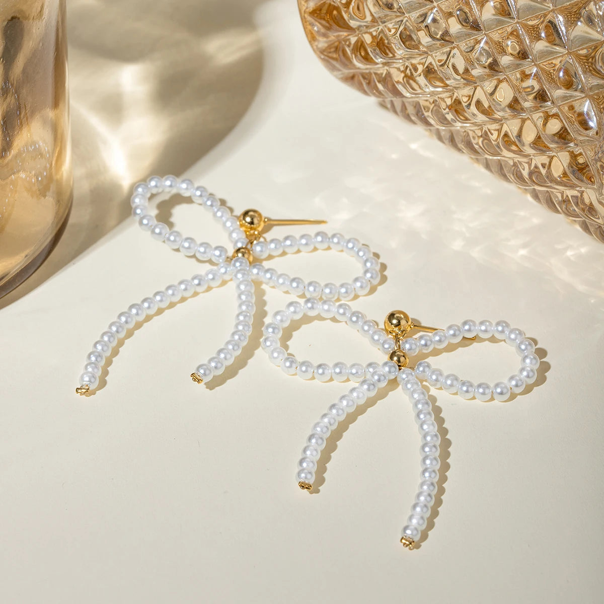 18K Vintage Edelstahl Minimalistische Sommer-Elemente Perlen Schleifenohrringe Damenmode Attraktiver Schmuck Gala Geschenk