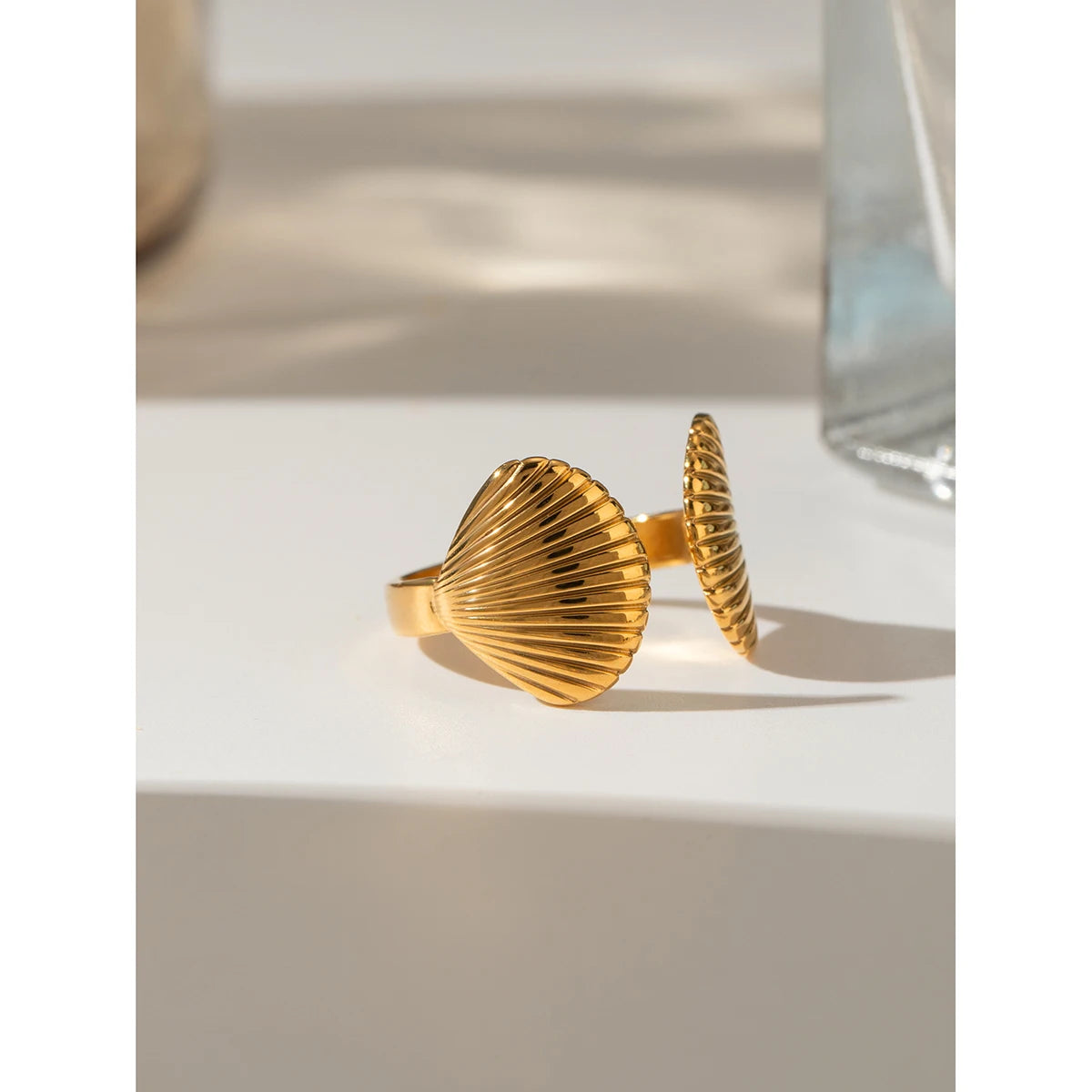 Muschelschalenstrukturierte 18K goldbeschichtete Zwei-Muschel-Öffnungsringe aus Edelstahl, klobiger, anlaufsicherer Damenmode geometrischer Ring