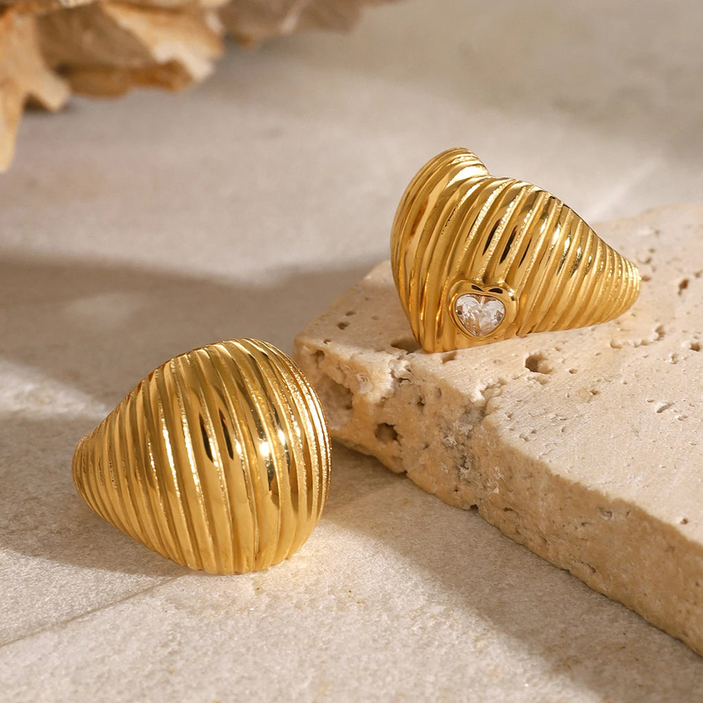 18K PVD Plated Fashion White Love Heart Thread Zirconia Ring Stainless Steel Women Prevent Allergy Attractive Daily Jewelry