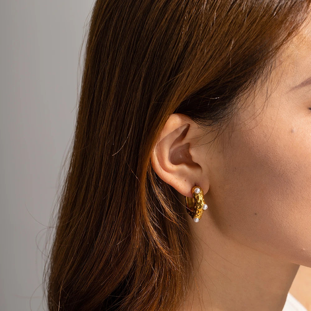 Højkvalitets 18K forgyldt rustfrit stål hammerkorn C-formet ørering minimalistisk vandtæt rustfri charmsmykker