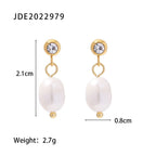 Pendiente colgante impermeable de acero inoxidable ligero y acogedor con charms de perla de imitación chapado en oro real 18K PVD joyería de moda para mujer