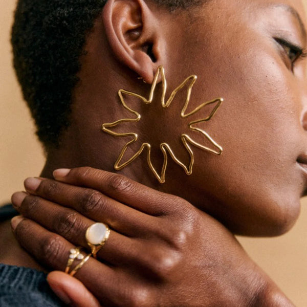 18K vergoldete Edelstahl-Ohrringe mit glatter, pummeliger Oberfläche, Damen Charms, Metallstruktur, wasserdichter Schmuck, Gala-Geschenk