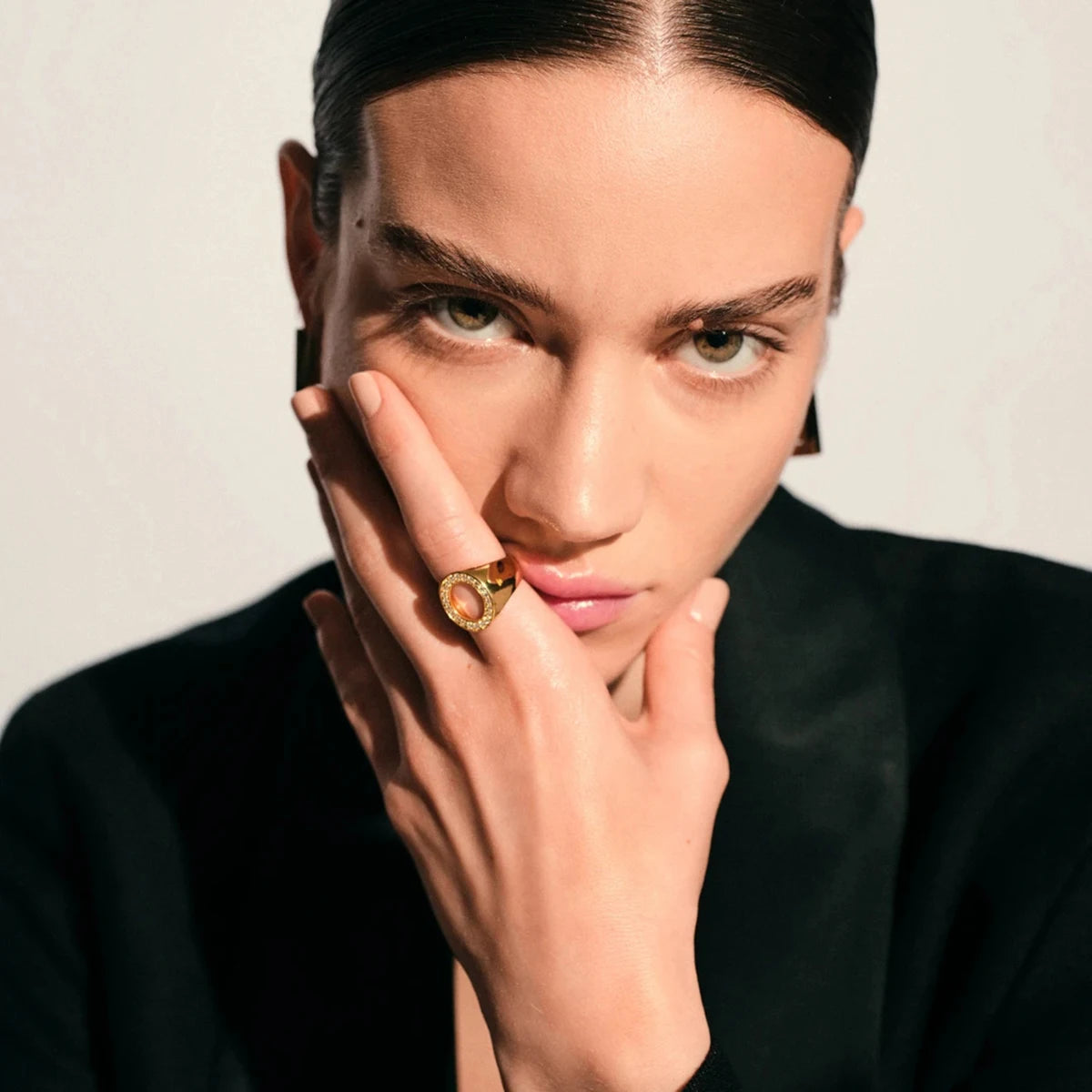 Bague ovale creuse minimaliste en acier inoxydable avec incrustation de strass en or 18 carats, mode, anti-rouille, prévention des allergies, bijou tendance et charmant