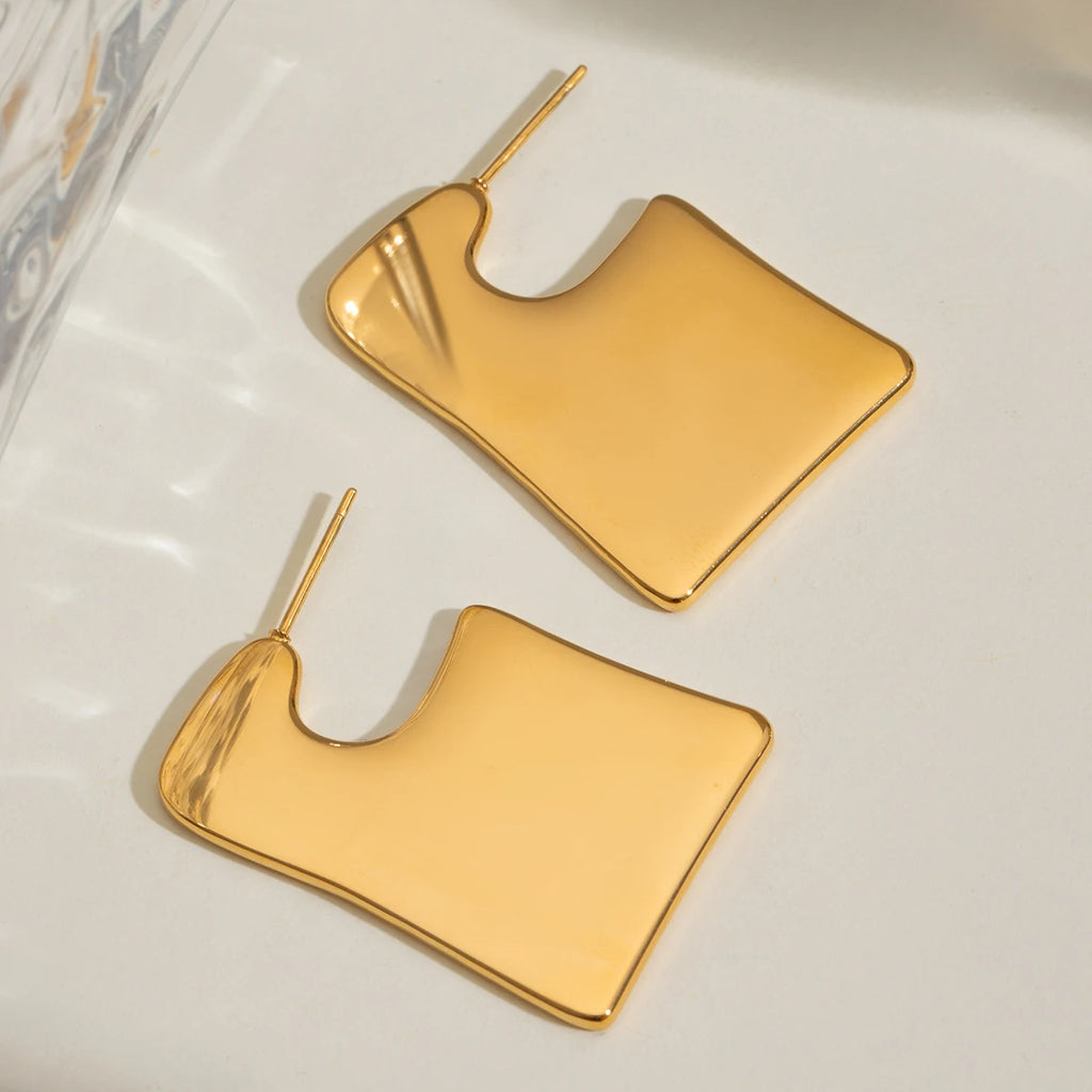 Stilfulde 18K forgyldte rustfrit stål Simple Store Glatte Uregelmæssige Øreringe Dame Charms Vandtæt smarte smykker