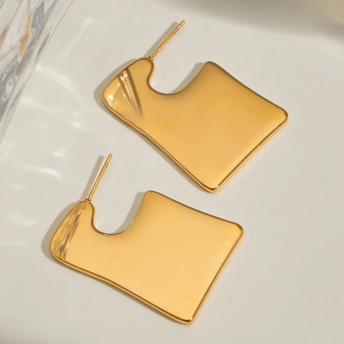 Stilfulde 18K forgyldte rustfrit stål Simple Store Glatte Uregelmæssige Øreringe Dame Charms Vandtæt smarte smykker