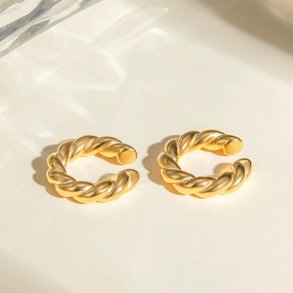 18 karat forgyldt rustfrit stål Delikat glat sejlgarnformet runde øreklemme Kvinder Charmerende Vandtæt Statement smykker