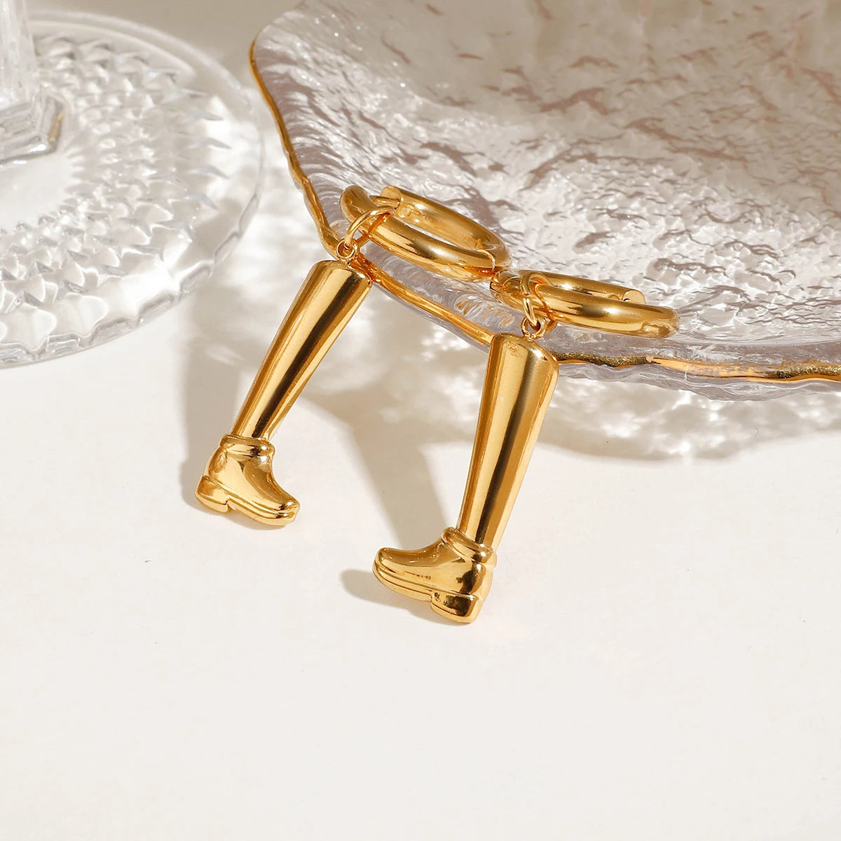 Minimalistiske 18k forgyldte rustfrit stål glatte støvler formede vedhængsøreringe, anti-allergiske, rustsikre stilfulde smykker