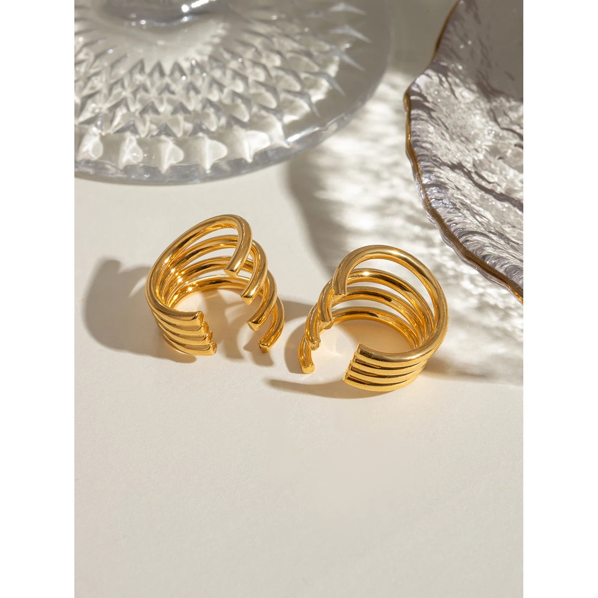 Minimalistisk 18k forgyldt fire-lags ståltrådsbøjle øreclips til kvinder Charmerende rustfrit stål anti-allergisk erklæring smykker