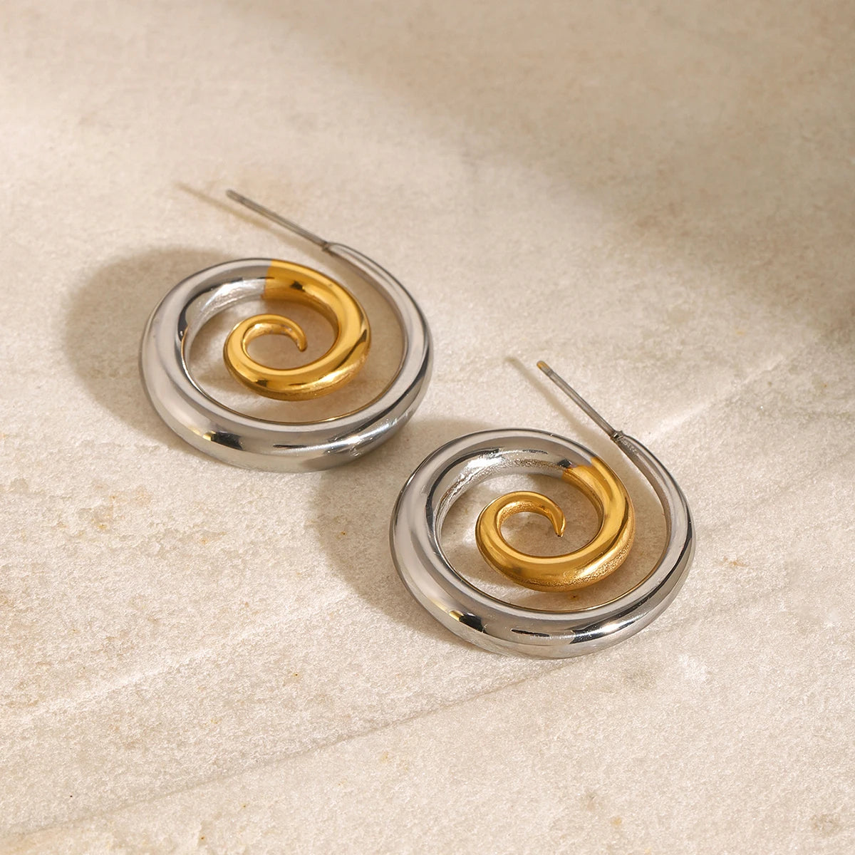 18K vergoldete gold-silberfarbene, farblich abgesetzte, ausgefallene Persönlichkeit, einfache drehbare, kreative Ohrringe für Frauen, anti-allergisch, Gala-Geschenk