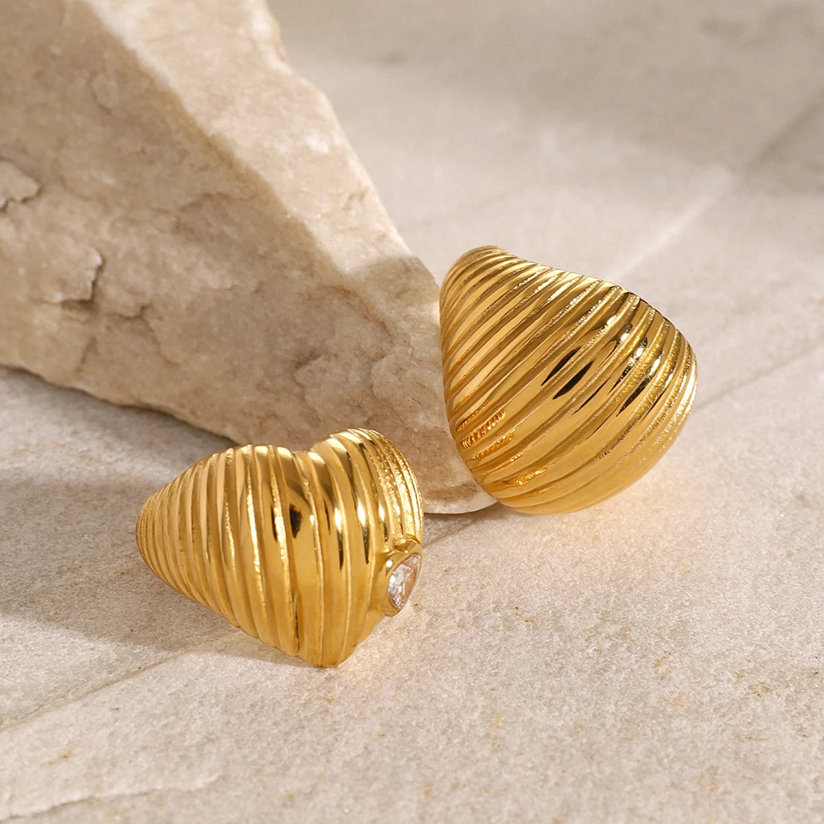 18K PVD Plated Fashion White Love Heart Thread Zirconia Ring Stainless Steel Women Prevent Allergy Attractive Daily Jewelry