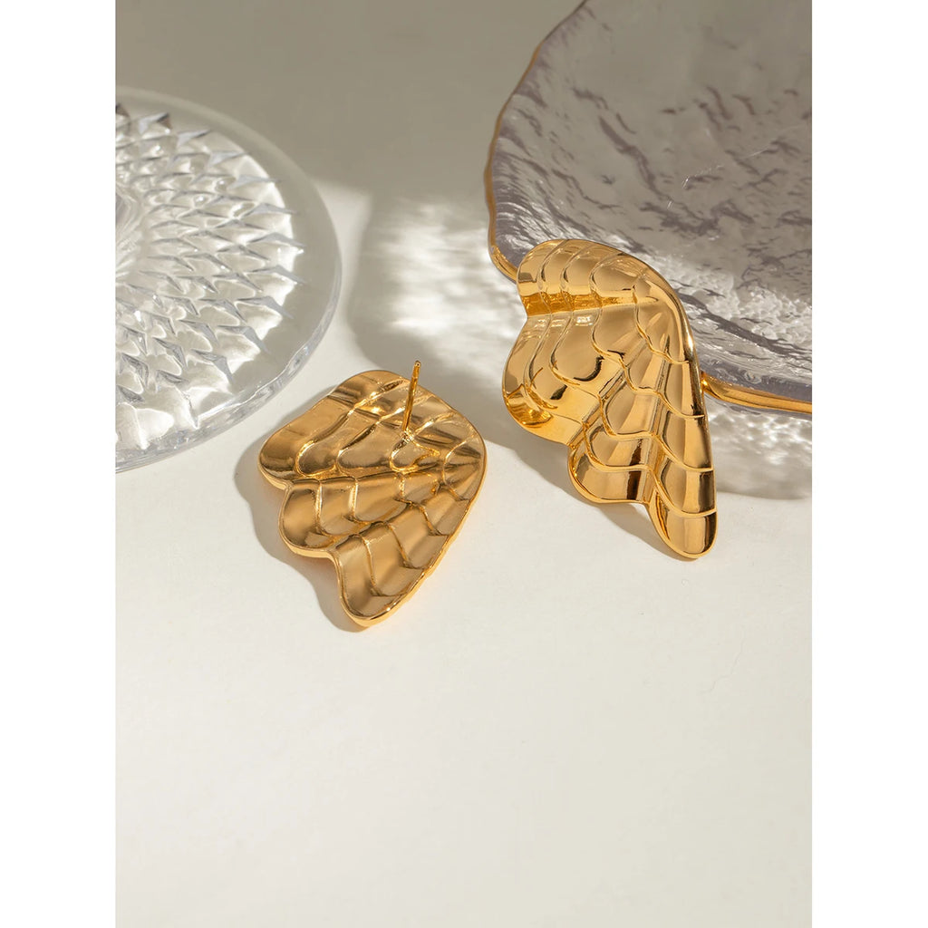 Vandtætte 18K forgyldte rustfrit stål geometriske blanke ribbede vingeøreringe Kvinder Højkvalitets mode attraktive smykker