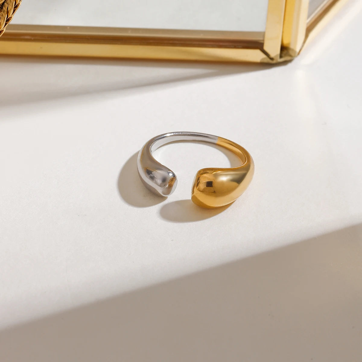 Zora Minimaliste 18K Couleur Or 18K Acier Inoxydable Moderne Luxe Or Et Argent Couleur Assortie Bague Ajustable En Acier Inoxydable