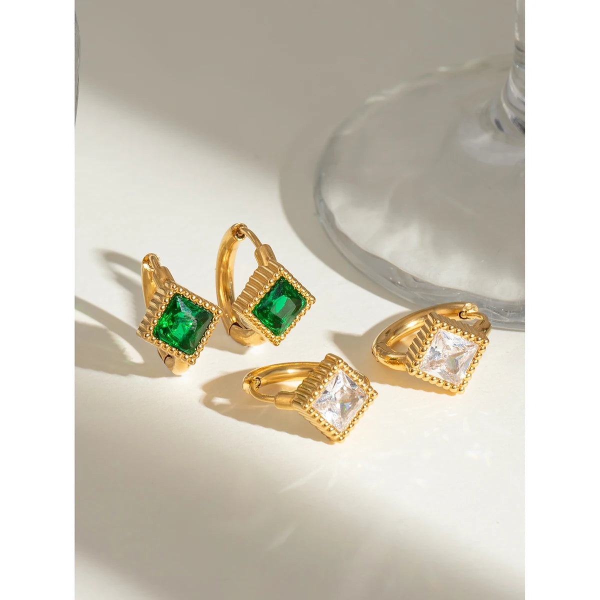 Pendientes de botón cuadrados acanalados de circonia blanca de acero inoxidable 18K Accesorios para mujeres Antialérgicos Joyería de declaración Accesorios