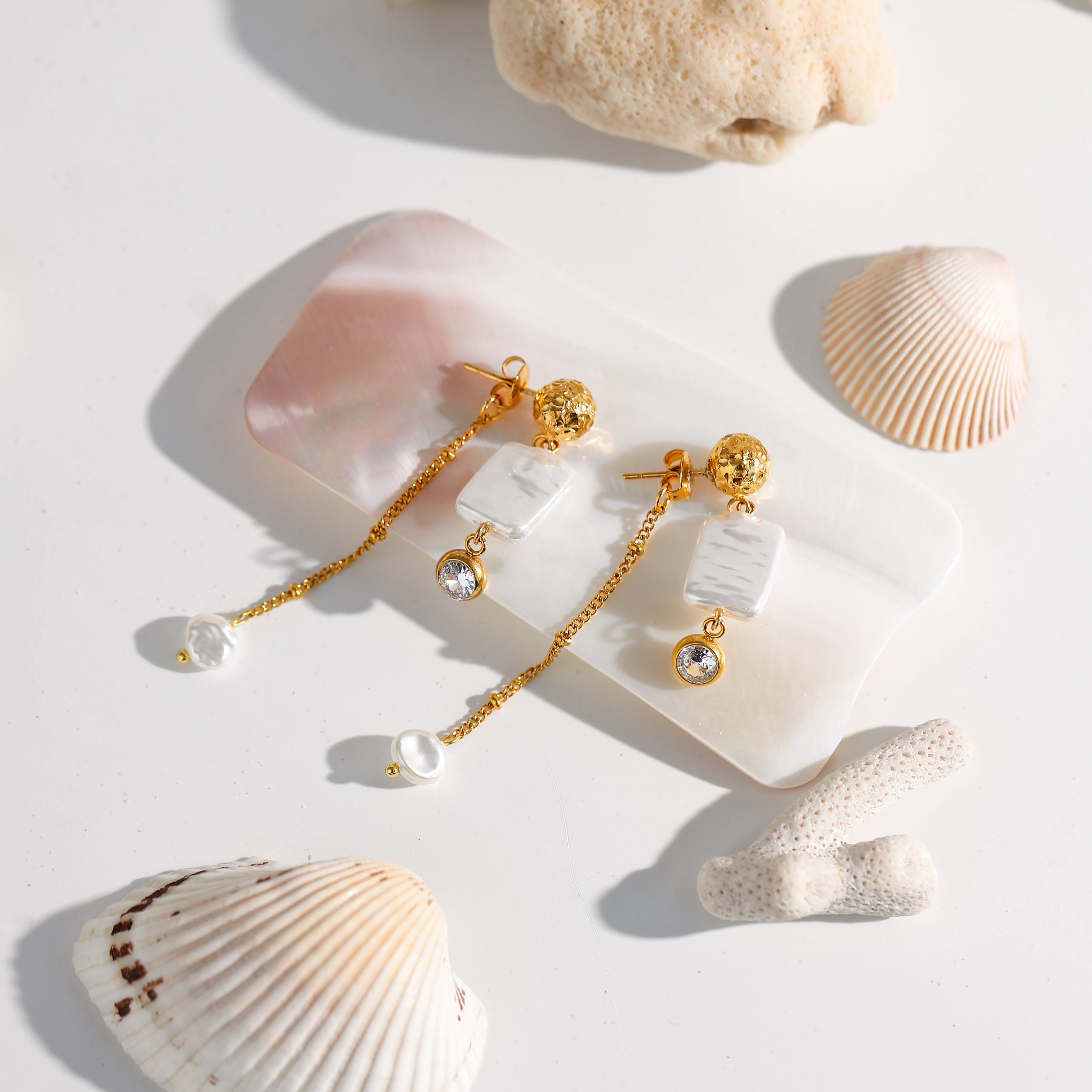 18k vergoldete Edelstahlkugel Quadratische Imitationsperle Weiße Zirkon Ohrringe Damen Allergieprävention Gala Geschenk Schmuck