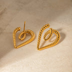 Brincos de Coração de Amor com Design Canelado em Aço Inoxidável Minimalista de Declaração Banhados a Ouro 18K Joias Criativas Exclusivas Personalizadas