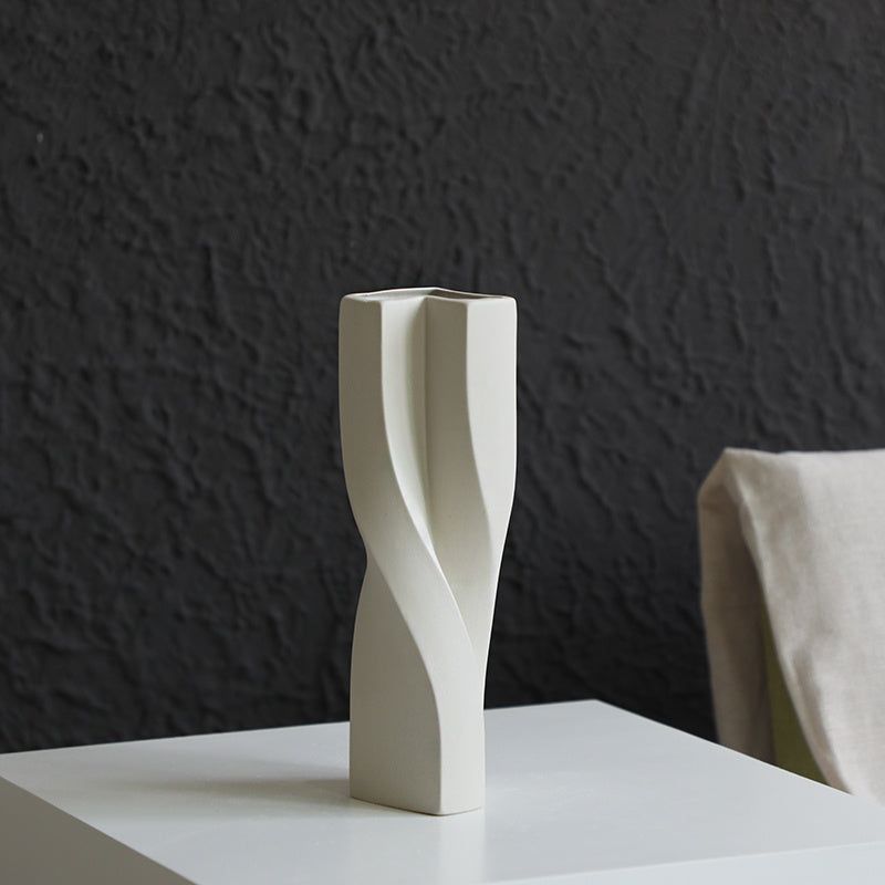 Simple Ceramic Vase With Dried Flowers Ornaments - Grand Goldman