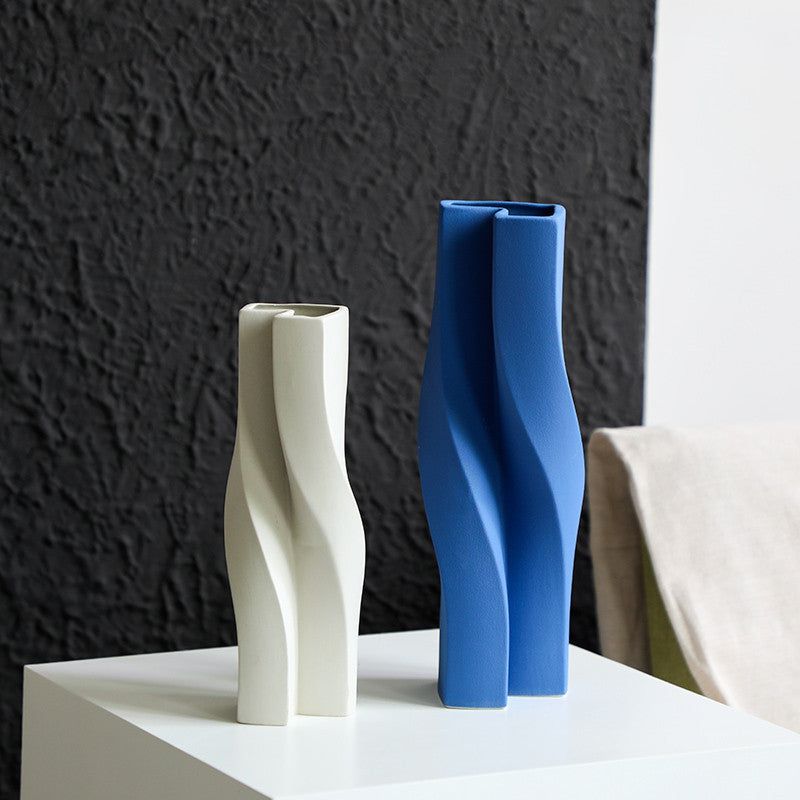 Simple Ceramic Vase With Dried Flowers Ornaments - Grand Goldman