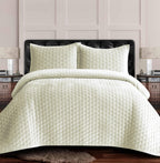 Tribeca Living Velvet King Quilt Set - Three-Piece Honeycomb Stitch Bedding, Super Soft 260GSM Velvet, Oversized Quilt and Two Sham Pillowcases, Emerald Green - Grand Goldman
