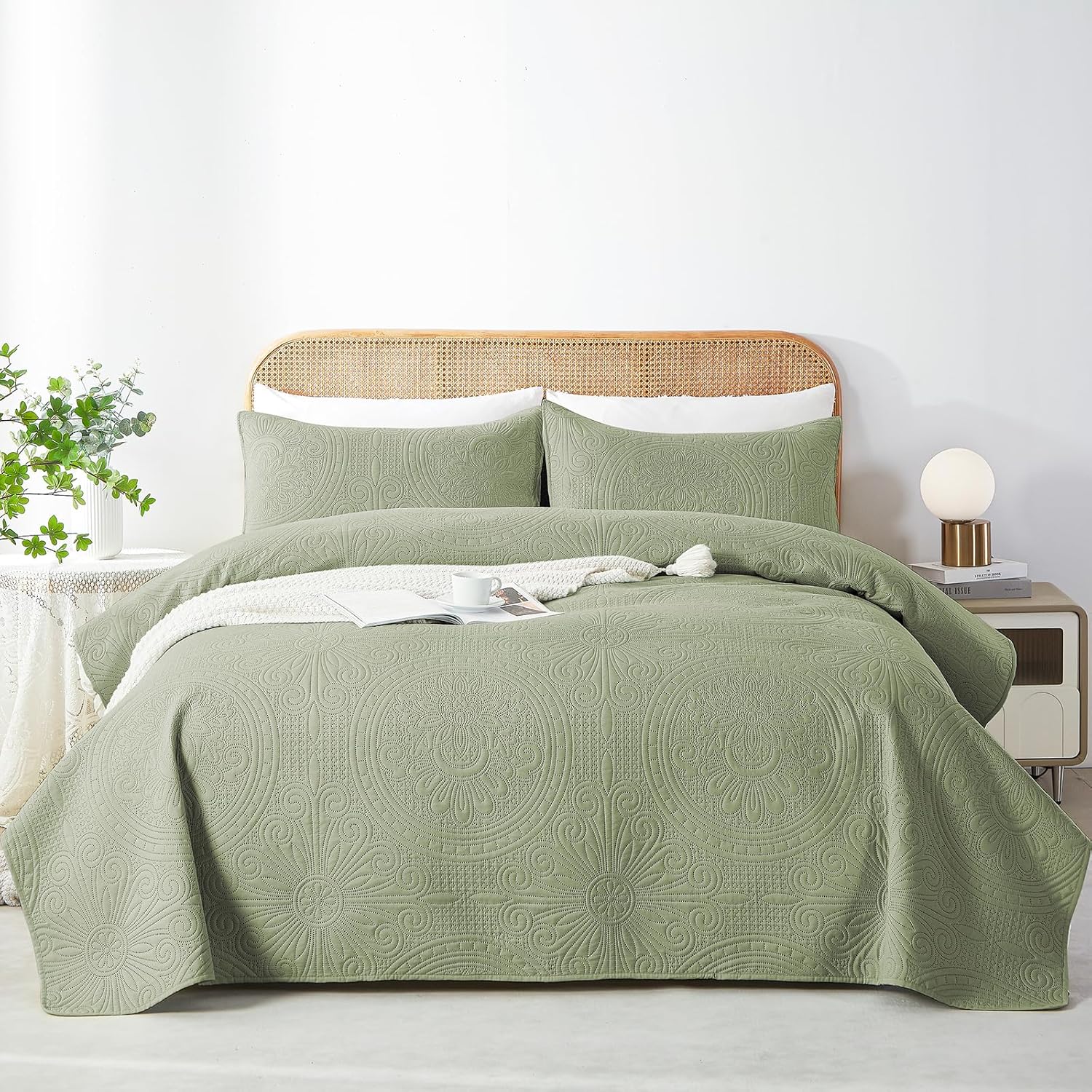 WURUIBO Black Full/Queen Quilt Bedding Set, 3 Pieces Lightweight Bedspreads with Pillow Shams, Microfiber Modern Thin Coverlet, Summer Quilted Comforter for All Season (1 Quilt, 2 Shams) - Grand Goldman