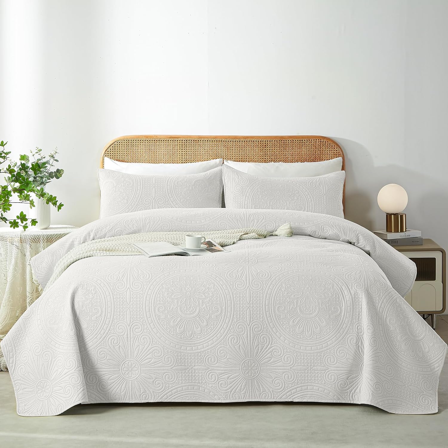 WURUIBO Black Full/Queen Quilt Bedding Set, 3 Pieces Lightweight Bedspreads with Pillow Shams, Microfiber Modern Thin Coverlet, Summer Quilted Comforter for All Season (1 Quilt, 2 Shams) - Grand Goldman