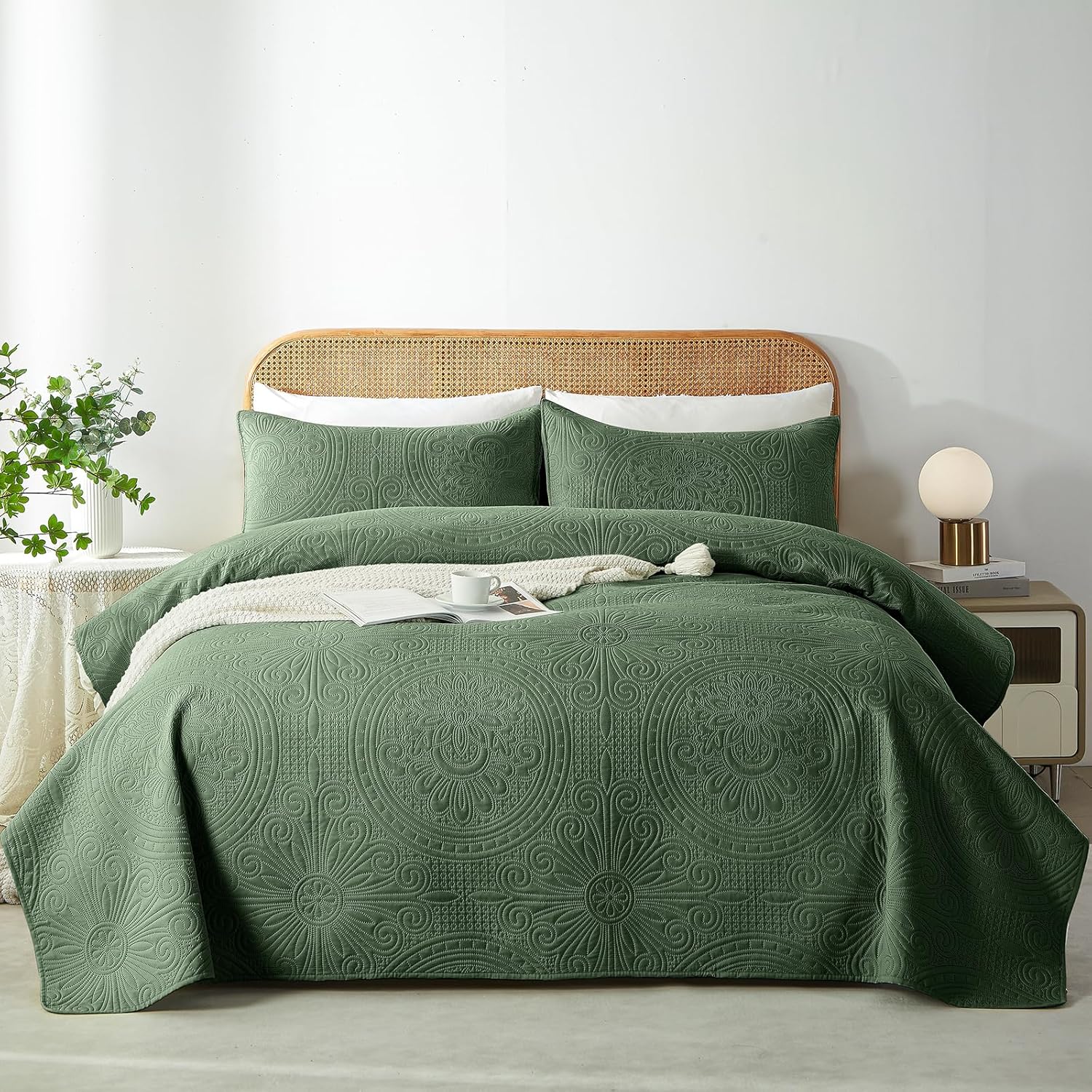 WURUIBO Black Full/Queen Quilt Bedding Set, 3 Pieces Lightweight Bedspreads with Pillow Shams, Microfiber Modern Thin Coverlet, Summer Quilted Comforter for All Season (1 Quilt, 2 Shams) - Grand Goldman