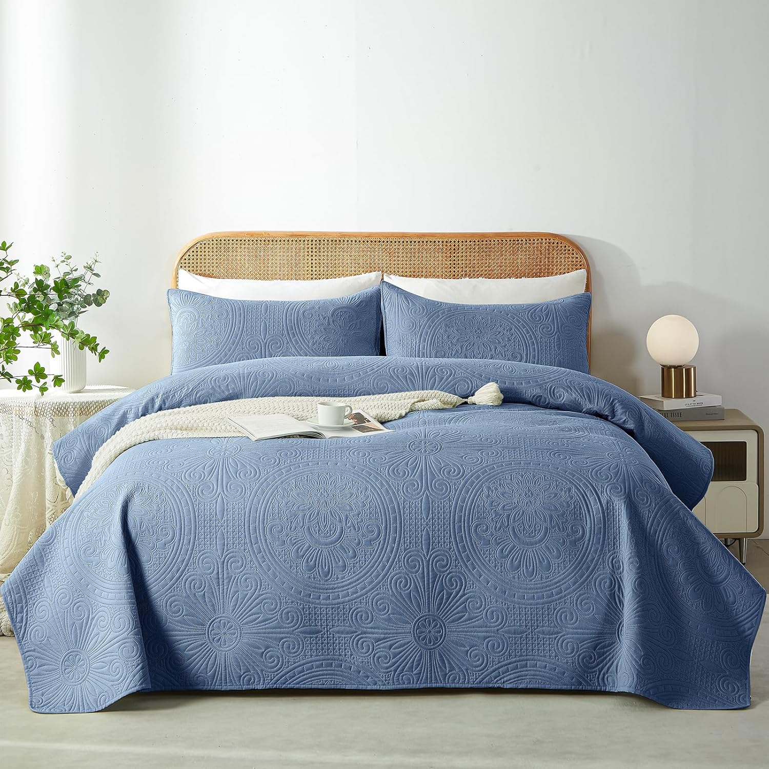 WURUIBO Black Full/Queen Quilt Bedding Set, 3 Pieces Lightweight Bedspreads with Pillow Shams, Microfiber Modern Thin Coverlet, Summer Quilted Comforter for All Season (1 Quilt, 2 Shams) - Grand Goldman