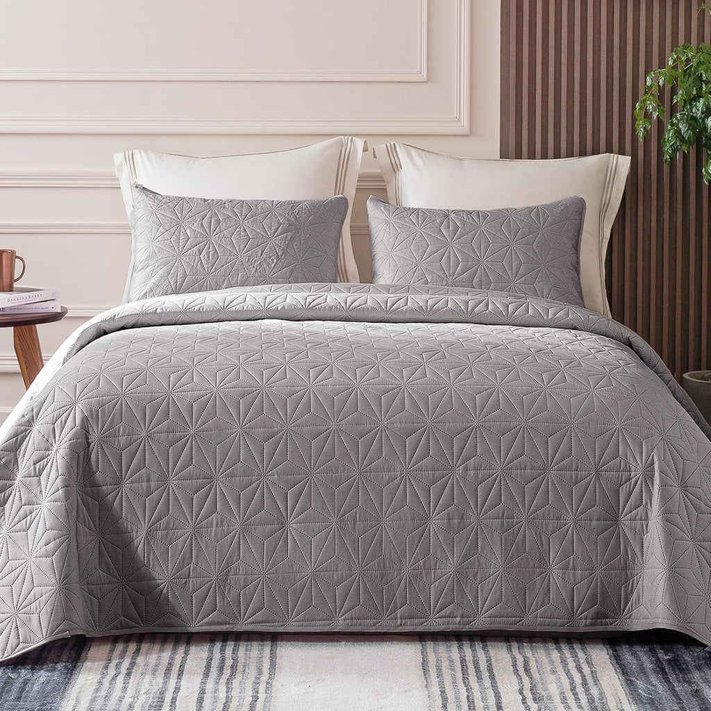 Whale Flotilla Queen Size Quilt Bedding Set, Soft Purple Queen/Full Quilts Bedspreads for All Seasons, Lightweight Geometric Star Pattern Coverlets - 3 Pieces(1 Quilt, 2 Pillow Shams) - Grand Goldman