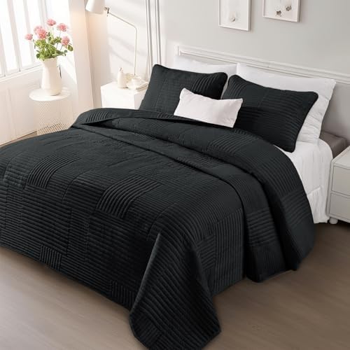 Whale Flotilla Ultra Soft Queen Quilt Bedding Set, Lightweight Fall Red Quilts Bedspreads Full Size, Ultrasonic Geometric Coverlet Bed Cover for All Seasons (1 Quilt, 2 Pillow Shams) - Grand Goldman