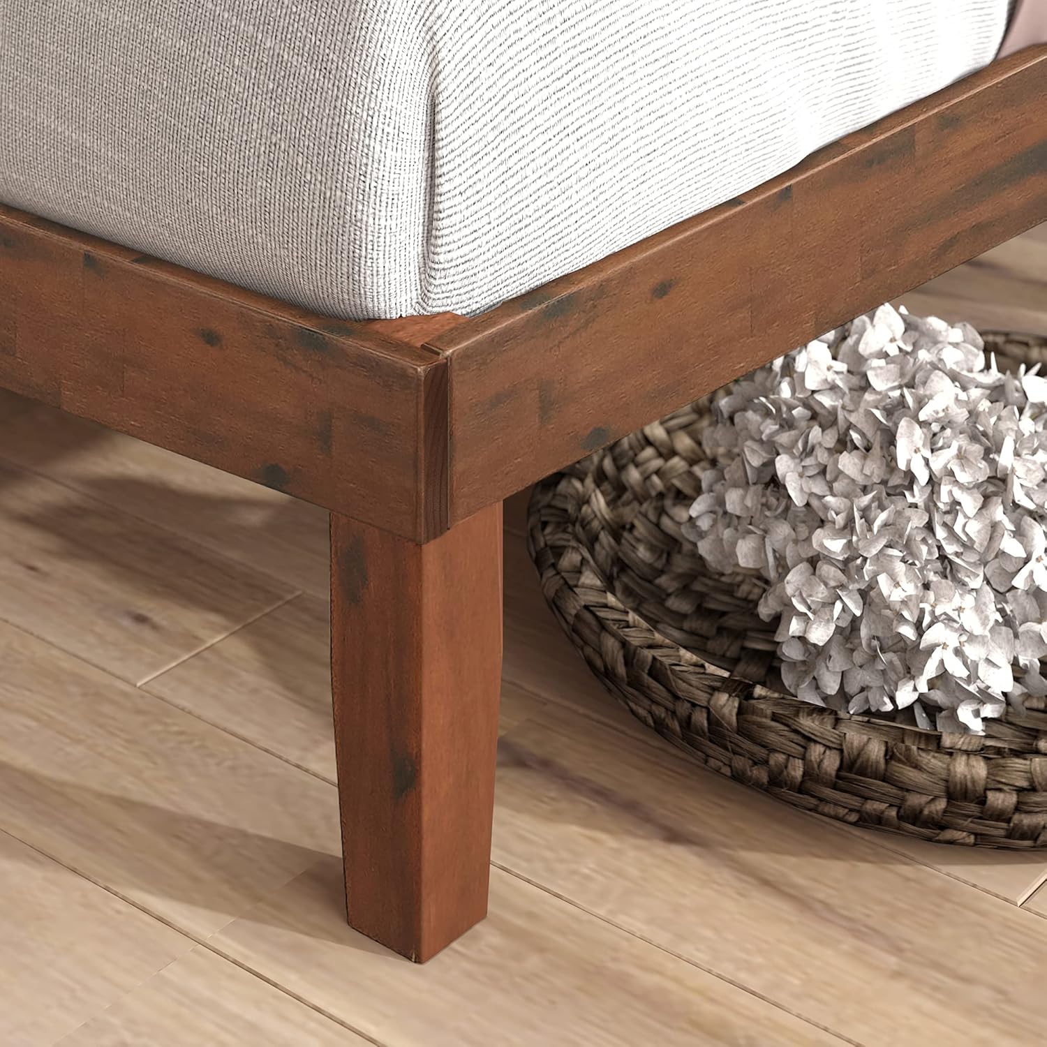 ZINUS Vivek Wood Platform Bed Frame with Headboard, Solid Wood Foundation with Wood Slat Support, No Box Spring Needed, Easy Assembly, Queen - Grand Goldman