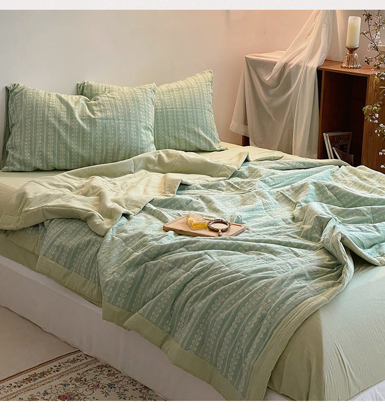 Fresh Plaid Summer Quilt High Quality Double-sided SummerQuilts Queen Bed Quilt Simple Luxury Comforter  Bedding Versatility Lightweight Bedding Sleep Blanket For Bedrooms And Airy Living Area